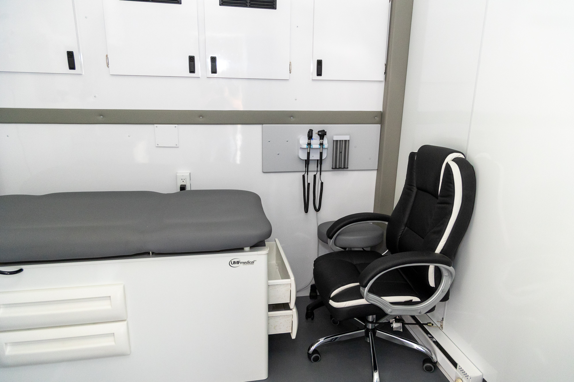 mobile-medical-unit-interior-medical-bed