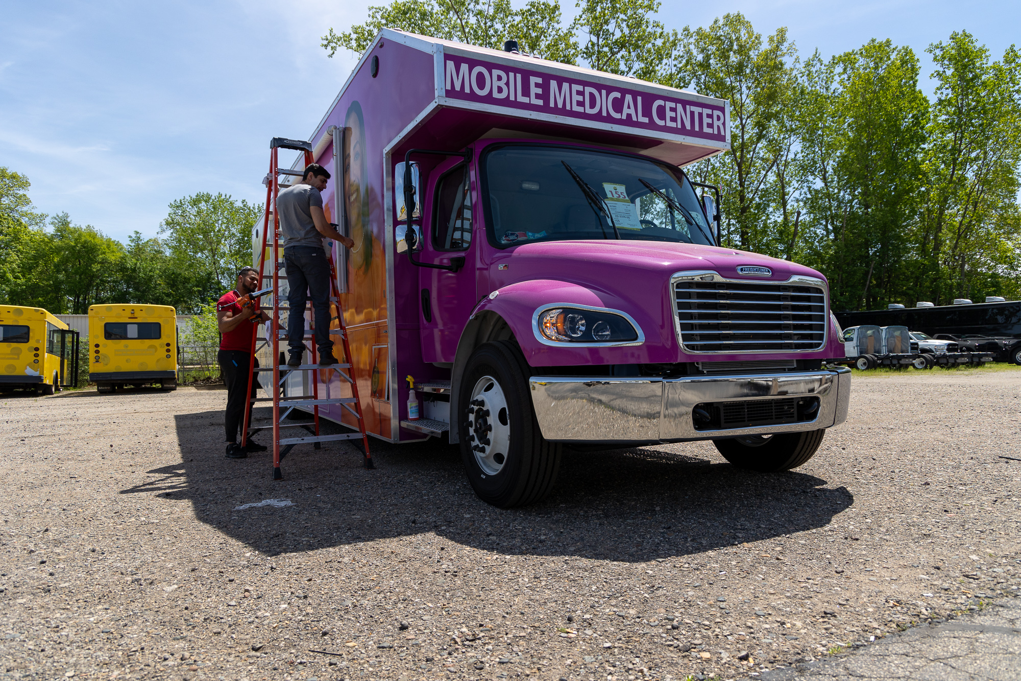 Mobile-Virus-Testing-Medical-Bus-Exterior